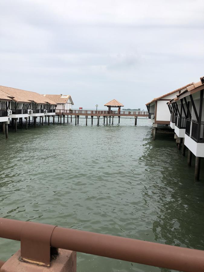Private Water Chalet Петалинг Джая Екстериор снимка