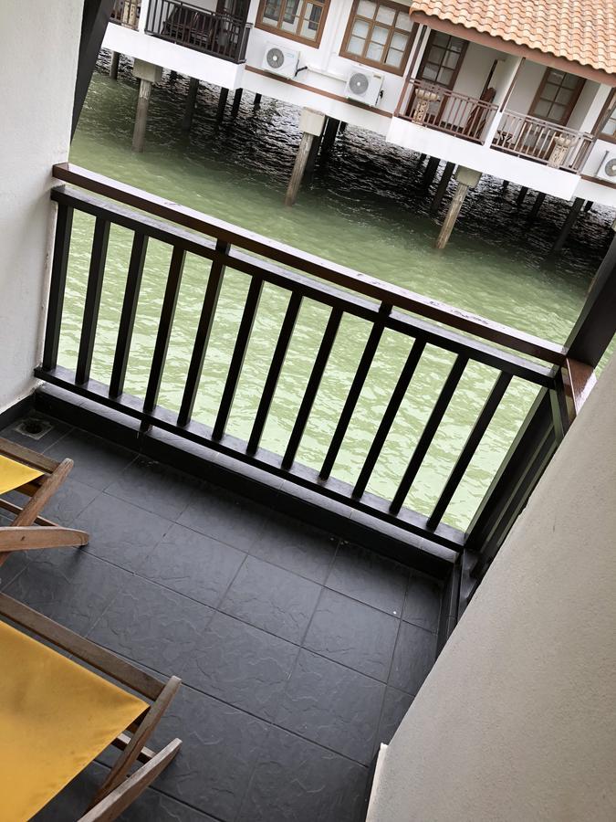 Private Water Chalet Петалинг Джая Екстериор снимка