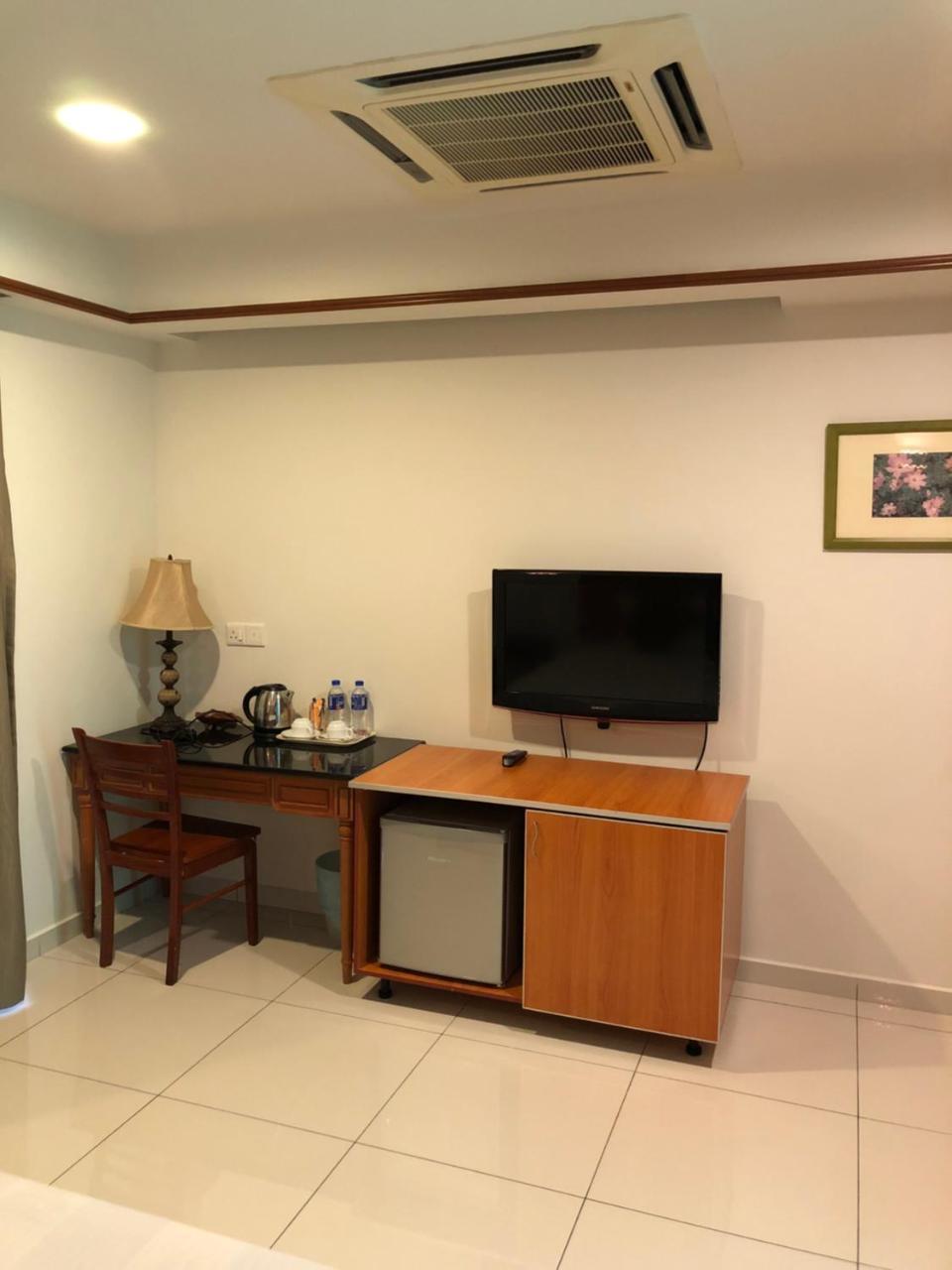 Private Water Chalet Петалинг Джая Екстериор снимка