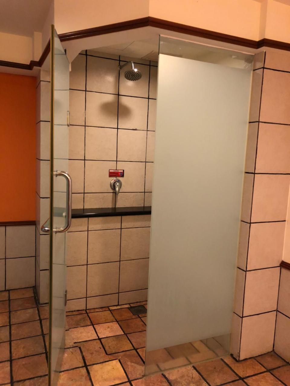 Private Water Chalet Петалинг Джая Екстериор снимка