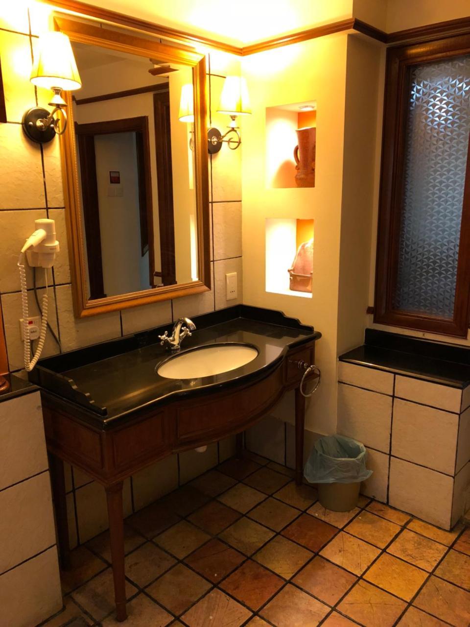 Private Water Chalet Петалинг Джая Екстериор снимка